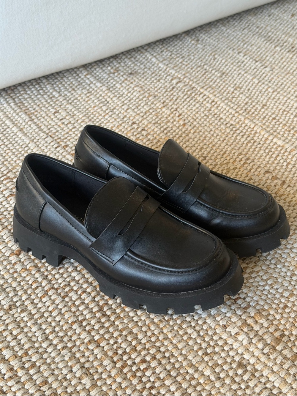 Dream Pairs black lug sole loafers